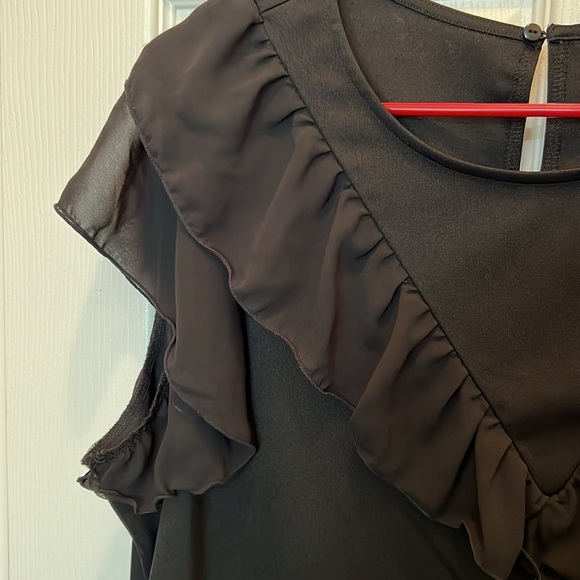 Worthington Womens Ruffle Black Blouse EUC - Picture 4 of 9